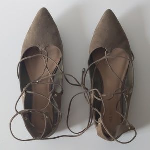 Army green tie-up flats